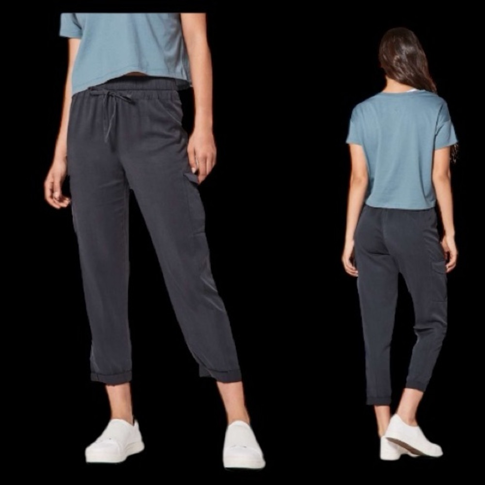 Lululemon Move Lightly cargo/sweat Pants Sz 6